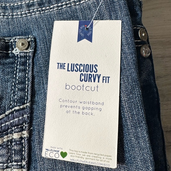 Wallflower Plus Size Stretchy Jeans - Picture 5 of 8